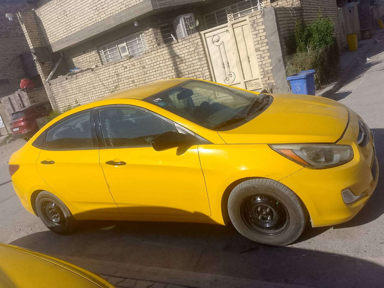 سلام عليكم اخواني سياره اكسنت 16 بسمنه محرك 1600 جيدي اي محرك كير بحاله جيدة صدر امامي خلفي جديد كلشي بالفديو والسونار كدامكم السعر 85 وبيها مجال بصيط الرقم *********** ايهاب ال صگر
