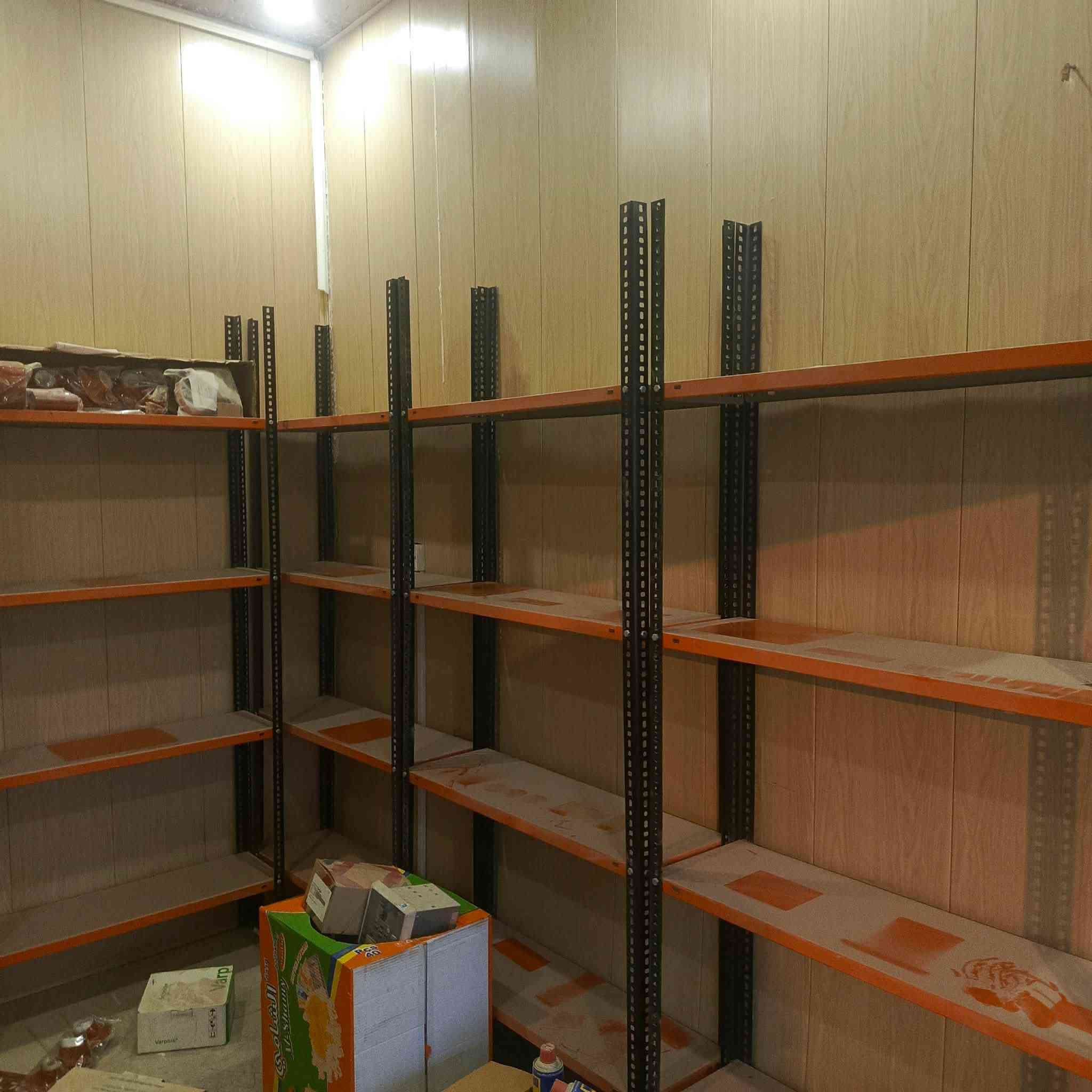 سلام عليكم رفوف للبيع استعمال شهر 17 رف  سعر اليرظي الله لحد يكسر بيهن تصال او خاص ***********
