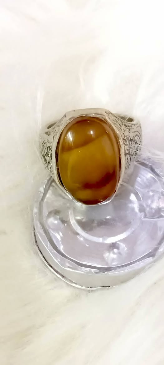 خاتم بحجر عقيق يماني مشمي مصور
المكان البصرة رقم الهاتف ***********
