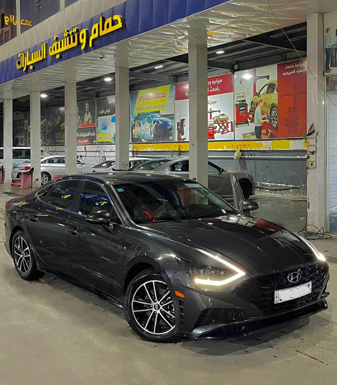هونداي سوناتا 2023 فول عدا الفتحه وارد امريكي ضربتة جاملغ الخلفي صفحة اليمين الباقي كفالة 
مكينة وگير كفالة 
تبريد ثلج حدادة طوبة مال شركة 

المواصفات:

المحرك والأداء

* محرك 2.5 لتر 4 سلندر
*
* كير 8 سرعات
* دفع أمامي

المواصفات الخارجية

* إضاءة LED أمامية وخلفية
* دخول ذكي وتشغيل بصمة
* حساسات أمامية وخلفية

الداخلية والتقنيات

شاشة كبيرة 
* دعم كار بلي وابل واندرويد اوتو 
*
* مثبت سرعة ذكي  

أنظمة الأمان

* كاميرا خلفية
* مراقبة النقطة العمياء
* المحافظة على المسار
* فرامل طوارئ تلقائية
* تنبيه خروج عن المسار
* رادار أمامي ومثبت متكيف  

ومكاني بصرة السعر 164 
للاستفسار *********** البصرة, العراق
