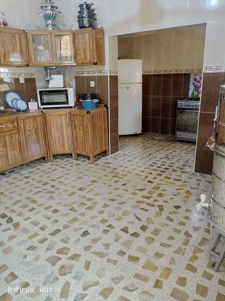 بيت للايجار المكان كصب حي الامير قرب جامعه اللامام جعفر الصادق الاستفسار ع الرقم ***********
