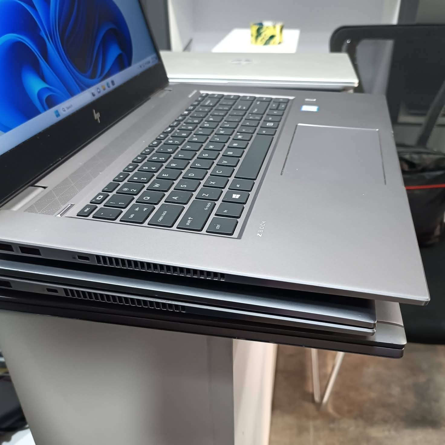 HP EliteBook G5 🔹
💻 معالج: Intel Core i7 الجيل الثامن (8U)
🧠 رام: 16GB DDR4
💾 خزن: 512GB SSD سريع
🎮 كرت شاشة خارجي: NVIDIA MX 2GB
🖥 شاشة: 15.6 إنج FHD 
السعر 470 الف قفل


**إذا كنت صاحب هذا الإعلان وتريد حذفه لأي سبب، رجاءا أرسل رسالة إلى الدعم الفني**