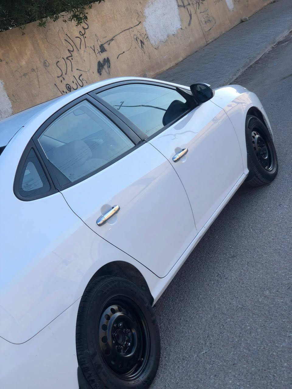 السلام عليكم 
سياره انتره 2009 
مكينه كير خير من الله 
بيه بيبان اثنين وشويه بجاملغ الامامي 
سعره95 وبيه مجال 
*********** مكاني النجف
