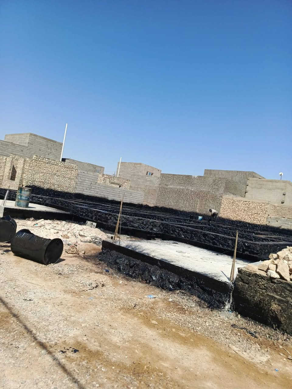 الطائر لا يعرف أين سيكون رزقه غدًا،
ومع ذلك يغادر عشه كل صباح بثقة.

فاجمع بين السعي والتوكل،
وسترى كيف يفتح الله لك أبوابًا لم تكن تتوقعها.

بسم الله والصلاه والسلام على رسول الله ،عملي في قضاء هيت منطقة حي،(العسكري)تم تزفيت قطعة أرض ماده القير من الرطوبه الارضه تم تزفيتها قاطين قاط الأول اساس والقاط الثاني جير جبهه ثخين داخل وخارج قطعه الاخ أبو روان الجوعاني 
✅ مستعدين لتزفيت القطع الأراضي والرباطات والجدران والارضيات من الرطوبه الارضه ماده القير درجه اولى 
✅ مستعدين لتقيير الأسطح والمباني الحكومية وتقيير احواض الماء من الرطوبه الارضه 
✅وعمل ماستك السطوح وتصليح الماستك القديم كوي واضافة 
✅وعمل ماده الايزوكام الدرجه الاولى عازل حراري 
✅وعمل ماده البيضاء للاسطح بكافه انواعها شبكه او بدون شبكه عازل حراري 
✅عمل وفرش الباد السعودي 

📍 جوده في العمل وجوده المواد وبأنسب الأسعار 

📞 الأتصال والاستفسار        ***********   ابو آدم المحمدي
