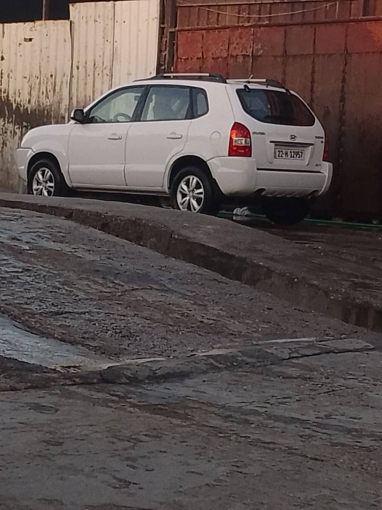 السلام عليكم هونداي توكسون مديل 9 سته سلندر مكفوله من الصبق والضربه سيارة حلوه ونشطه بس بيها خيط تبخير علمن السياره كلشي شقال بيها كهربائيات كلها شقاله تبريد ثلج صرفيتها كلش حلوة سعر 130وبيهامجال تنزل من سعر المحرك 5ورقات التواصل *********** عمارة, ميسان
