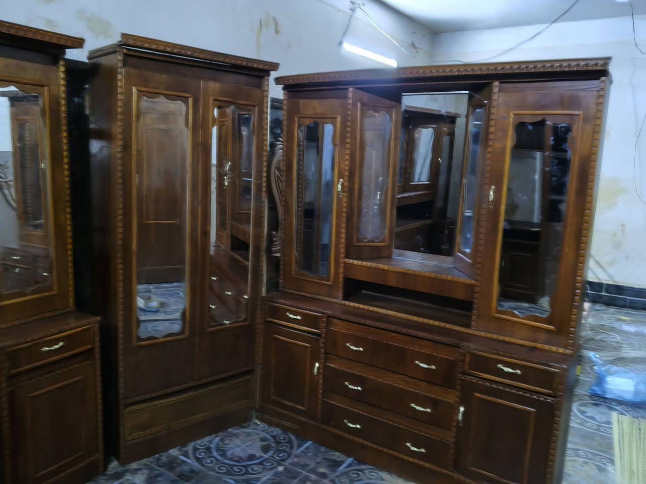 سلام عليكم توجد غرفت نوم للبيع صاج السعر 750 بيها مجال العنوان قضاء الرمانه لاستفسار علا هاذ الرقم ***********
