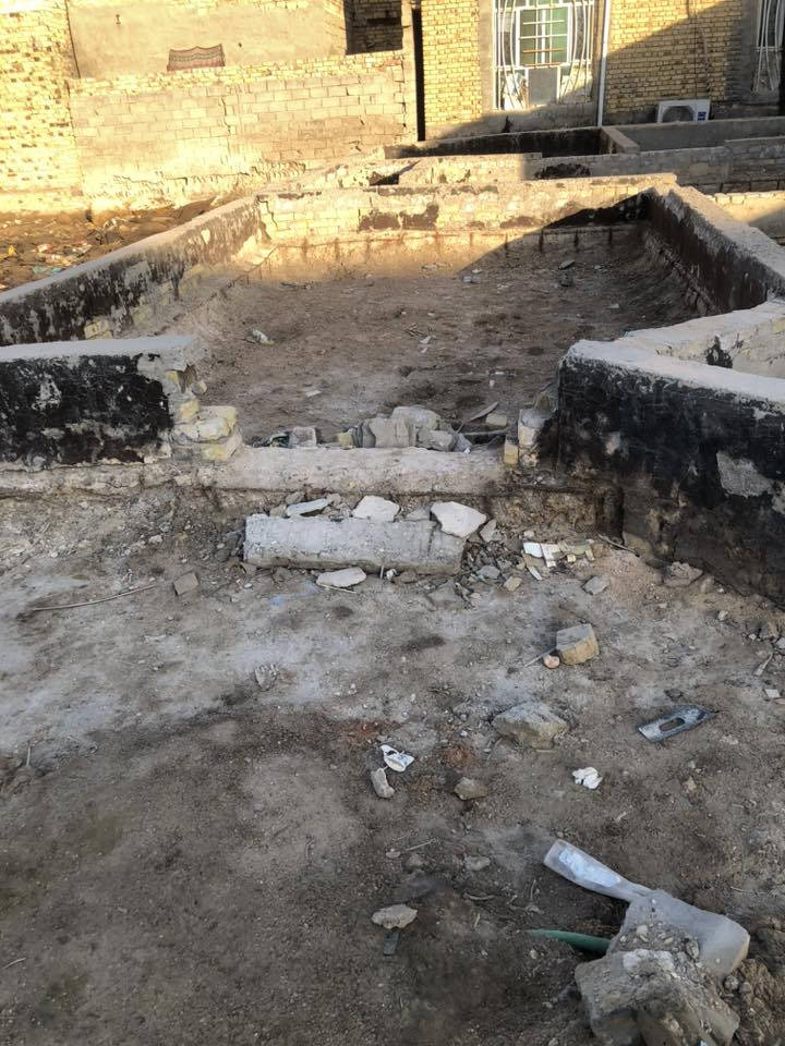 اللهم صل على محمد وال محمد 
قطعة ارض للبيع ٢٠٠ متر بيها بتلو غرفتين صاله برانيه مطبخ منور ساحة حي الامين الثانيه فرع المولدة /وليد  
تبليط ماء كهرباء  مجاري جديد 
لمعلومات اكثر اتصل ***********
