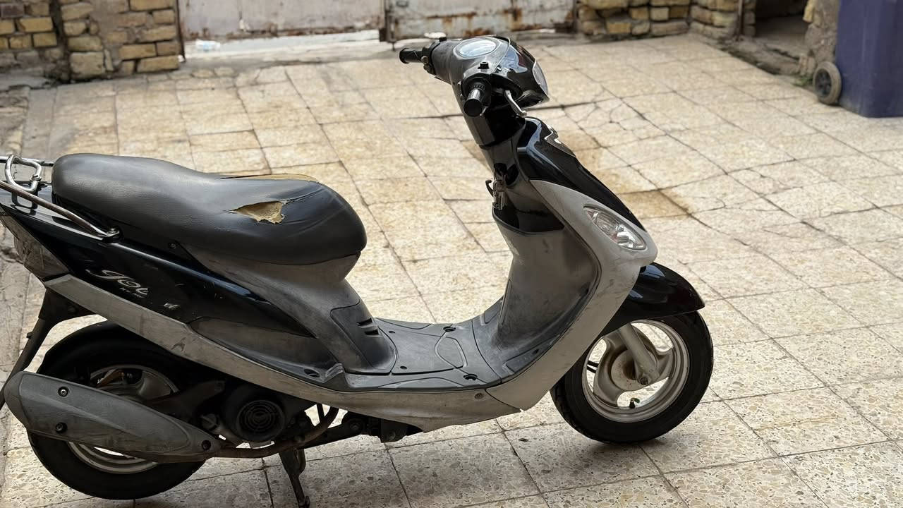 السلام عليكم ماكس منغولي بوشه ٤٩بلاديه سلفاشاير لايت الدراجه كلها شغاله 2008دبلات امامي  شغال 
مكينه ناعمه فول كله بلا دي بيها الدراجه ختم واحد وي المكينه و ملاح بلادي 95ختم 
مكان ميسان ***********فقط اتصال
