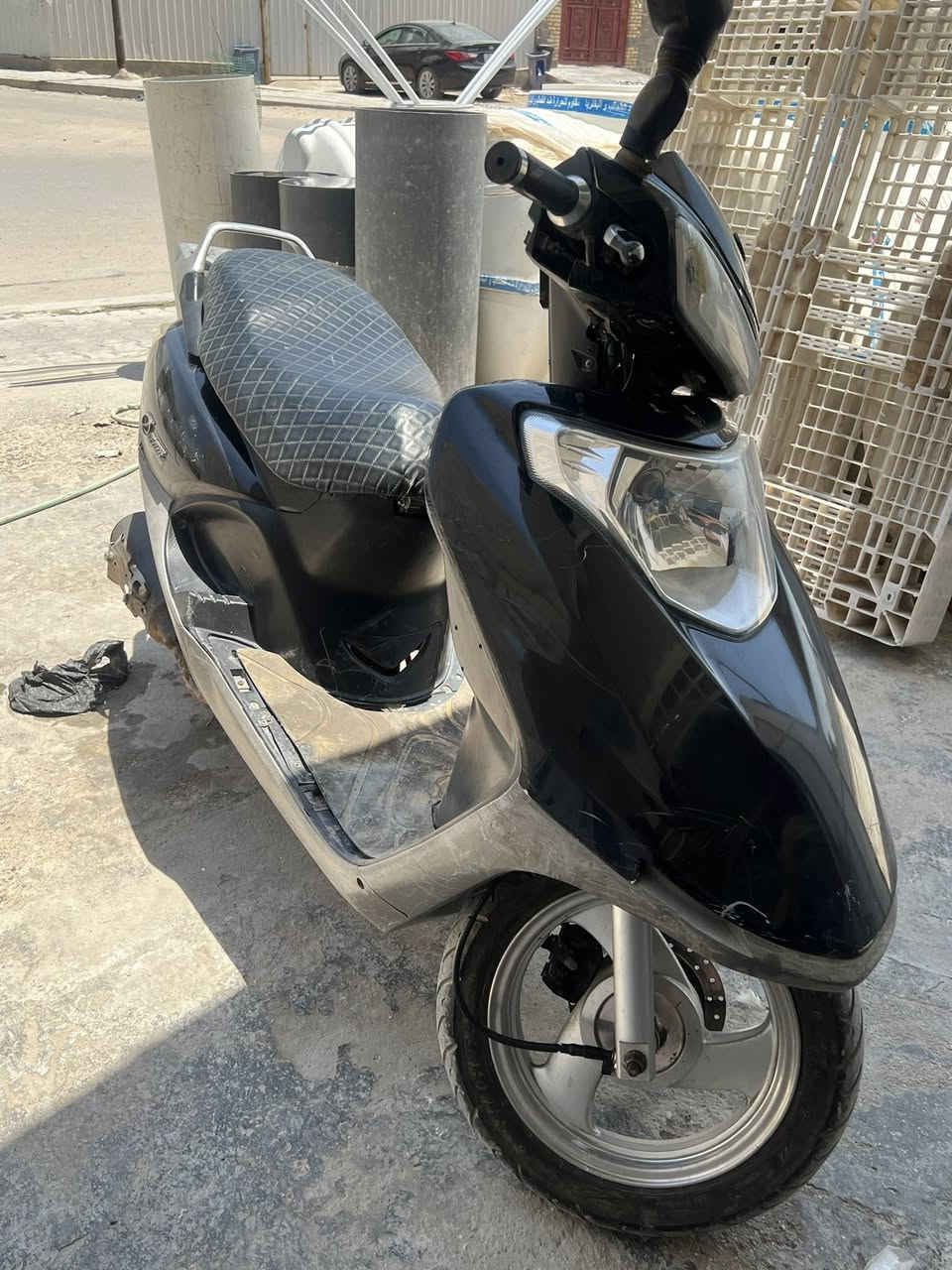 دراجه نوع سبيسي الدراجه  حلوه السعر ٢٥٠ ألف الدراجه بيه رقم شاصي  السرعه ١٢٠ نقص باتري فقط الدراجه شغاله كلشي مبيه مكاني بغداد الأمين الثانيه سكينه *********** غير موجود ماسنجر  فقط واتس او عل عادي
