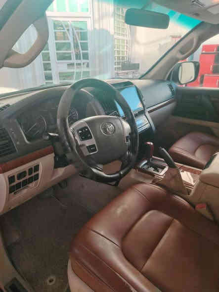 سلام عليكم لاندكروز 2014 SAS ساز فول مواصفات السيارة مكفولة كفالة عامة كير محرك كفالة 6 سلندر مكانها ديوانية السعر 380 استفسار***********
