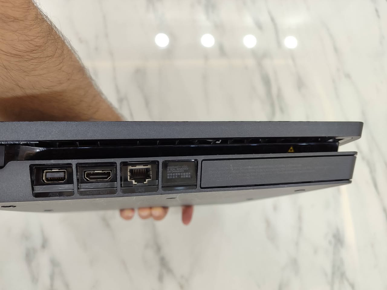 بلي 4 سلم مهكر نظام 11.52 بالقرص ويصير بالبرنامج حسب طلبك ذاكرة واحد تيرا والعاب تقريبا 16 لعبة قوية او اكثر حسب طلب مع جوستك اصلي وجوستك تجاري الجهاز لك ستيكر ونظيف جدا لكن من فوك الگفر مفتوح لتنظيف العدسة وشغال اي مشكلة مابي ع الفحص شرط سعرة 260 وتوصيل موجود 5 لأي مكان بالعراق 
هارد خارجي 500 كيكا ب 30 الف مع الالعاب اختيارك
والواحد تيرا سعرة 55
جوستك اصلية ب 25 الف 
جوستك تجارية ثنين ب 25 الف


**إذا كنت صاحب هذا الإعلان وتريد حذفه لأي سبب، رجاءا أرسل رسالة إلى الدعم الفني**