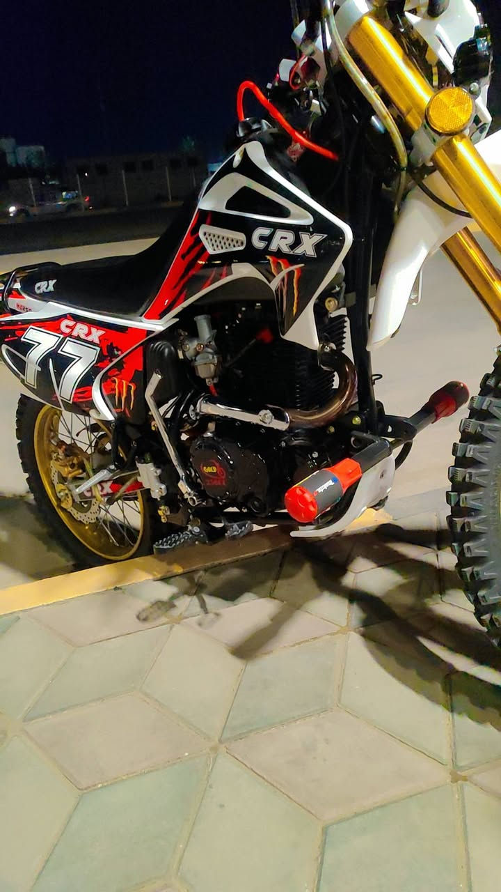 دراجه قفاز موديل 25زيرو محرك 250قبل شهر نزلته من المعرض يعني ربع مذب عليه واني ضايفله تعديلات هم سعره 1550 ولميعجبه ليعلق رجائن رقم ***********
