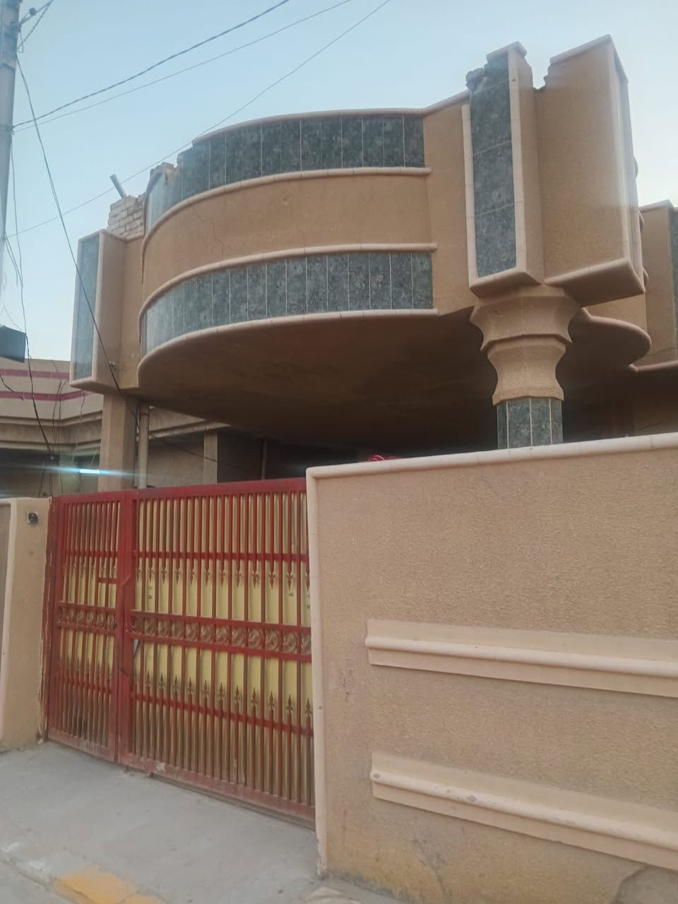 🏡 

#بيت_للبيع_حي_الشهداء
@

🔴 / الفلوجة /حي  الشهداء 
🔴قريب على جامع المرسلين
🔴

✅المساحة : ٢٥٠ متر وجه ١٢ ونصف  ونزال ٢٠

 🛣 الشارع 🛣🛤 : ٨  متر
🗒📑⚖️ نوع الملك : طابو صرف 

يتكون من طابقين ✅
الطابق الاول غرفتين 
وصاله ومطبخ وحمامات   ودوانيه وكراج
الطابق الثاني يتكون :_غرفتين وصالة   وحمام

🔴 السعر ١١٨ مليون وبي مجال 

للاستفسار3
***********

***********
مراجعة 🏖 مكتب عشتار في الفلوجه / حي الشهداء - شارع ٦٠ مقابل نادي الصمود

#عقارات_الفلوجة #عقار_للبيع #عقارات_الانبار #عقارات_العراق #عشتار_ للبناء_والعقار #العقار #عقار
#العقار_للبيع #للبيع #بيع #بيت #بيوت #قطعة #قطع
#ارض

