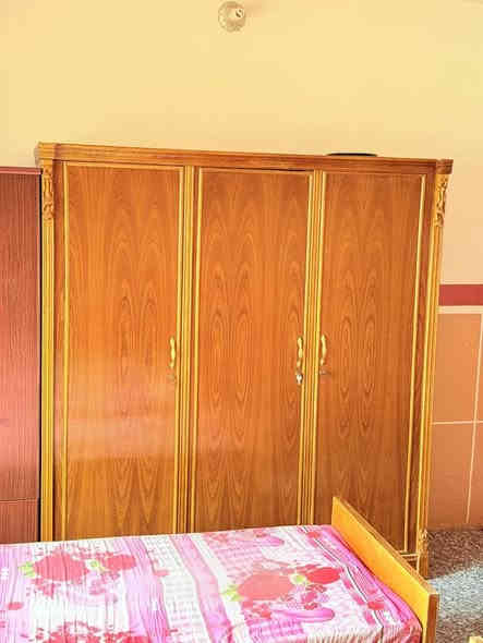 السلام عليكم 

يوجد اثاث مستعمل نضيف جدا للبيع بسعر مناسب المكان بابل جبلة يتكون من كنتور ٣ ابواب عدد ٢ وميز تواليت عدد ١ وجرابي نفر عدد ٣ كل المعروض صاج تسكام درجة اولى صار اقل من سنة من سگمناهن وهسة صارت نيتنا نبيعهن بسبب حاجتنا لافراغ هذه الغرفة لاستغلالها بمجال ثاني السعر المطلوب لكل الاثاث مليون وبي مجال بسيط علما انه كلفني تسكام مليون ونص من يرغب بالشراء الاتصال بالرقم ***********
