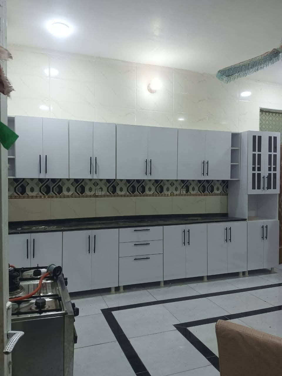 375  
#عروض  مطابخ الأمير للكاونترات التركيه   مستمره  مع زبائننا الكرام

#ملاحظه...جميع الصور والفديوات خاصه بمعلمنه 
للحجز مراسله الصفحه أو اتصال #واتساب*********** 

#نشتغل حسب الطلب 
#هديه اضاءه مجاني 😍 
 
#التوصيل والشد  مجاني لجميع مناطق   #بغداد 

#باقي المحافظات بسعر رمزي 
🍃🌸🍃 
#خشب تركي درجه اولى 
 
 
#كاونترات تركية خشب داخل  والخارج وبجودة عالية 

#خشب تركي مغلف طبقتين  ماده الميلامين المضاده للرطوبه والحراره والحشرات وضمان 4 سنوات 
سمك الخشب  18 ملم.

عروضنا   #قياسات ستندر ماتلاكوها بغير مكان العروض #فقط السنك مرمر يجي عدكم وعمق ٤٥ 

#يوجد تفصال حسب الطلب 

#توصيل سريع خلال يومين  فقط

اسعار #Mdf .👇

#مترين ارضي وملحق  مع سنك متر ونص #يكلف550الف 
2متر ونص مع سنك متر ونص #يكلف600 الف
3 امتار ارضي وملحق مع سنك متر ونص #يكلف650 الف

🍃🌸🍃 
#سنك وملحق متر ونص 350
🍃🌸🍃 

 اسعار #Hdf   .👇

#مترين ارضي وملحق مع سنك متر ونص #يكلف700 الف 
2متر ونص مع سنك متر ونص #يكلف750الف
3 امتار ارضي وملحق  مع سنك متر ونص #يكلف800الف

🍃🌸🍃 
سنك وملحق متر ونص 400
🍃🌸🍃 
نقدملكم ضمان حقيقي لمدة 4 سنوات 
 ماعليك بس  تراسل الصفحة وتطلب  واحنة نوصلة الك لباب بيتك 
🍃🌸🍃 
#اللاتصال *********** 
#للمراسله ***********
