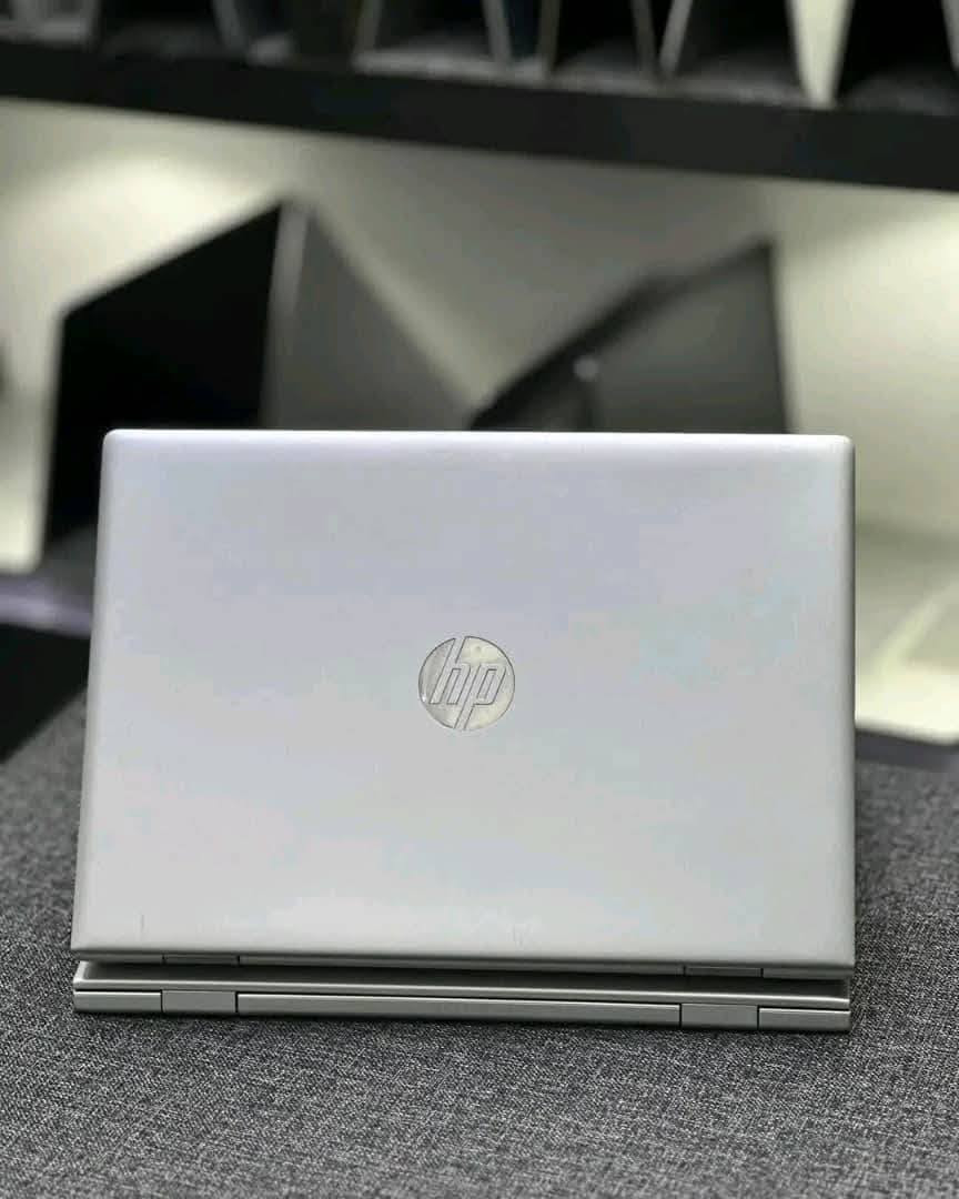 👌 لابتوب بتصميم عصري حديث مع إمكانيات عاليه 
#القوه_المتانه_الكفاءه 

- لابتوب :  HP® ProBook 640 G4  

▫️- بمعالج : Intel® Core™ i5 8TH 
▫️- الجيل : الثامن 8TH  generation 
▫️- سرعه المعالج الاساسيه1.70GH تصل حتي 1.90GHz مع التيربو 
▫️-  الرام : 8 قيقااا ddr4
🚀 تخزين : 256 قيقااا ssd خارق السرعه
▫️- الشاشه : 14 انش مناسبه للدراسه
▫️- مدخل تايب سي thunderbolt 
▫️- مدخل بروجكتر HDMi 
▫️- الملحقات الشاحن الاصلي وشنطه اصليه 
الاتصال *********** 
السعر 300 بيهه مجال
