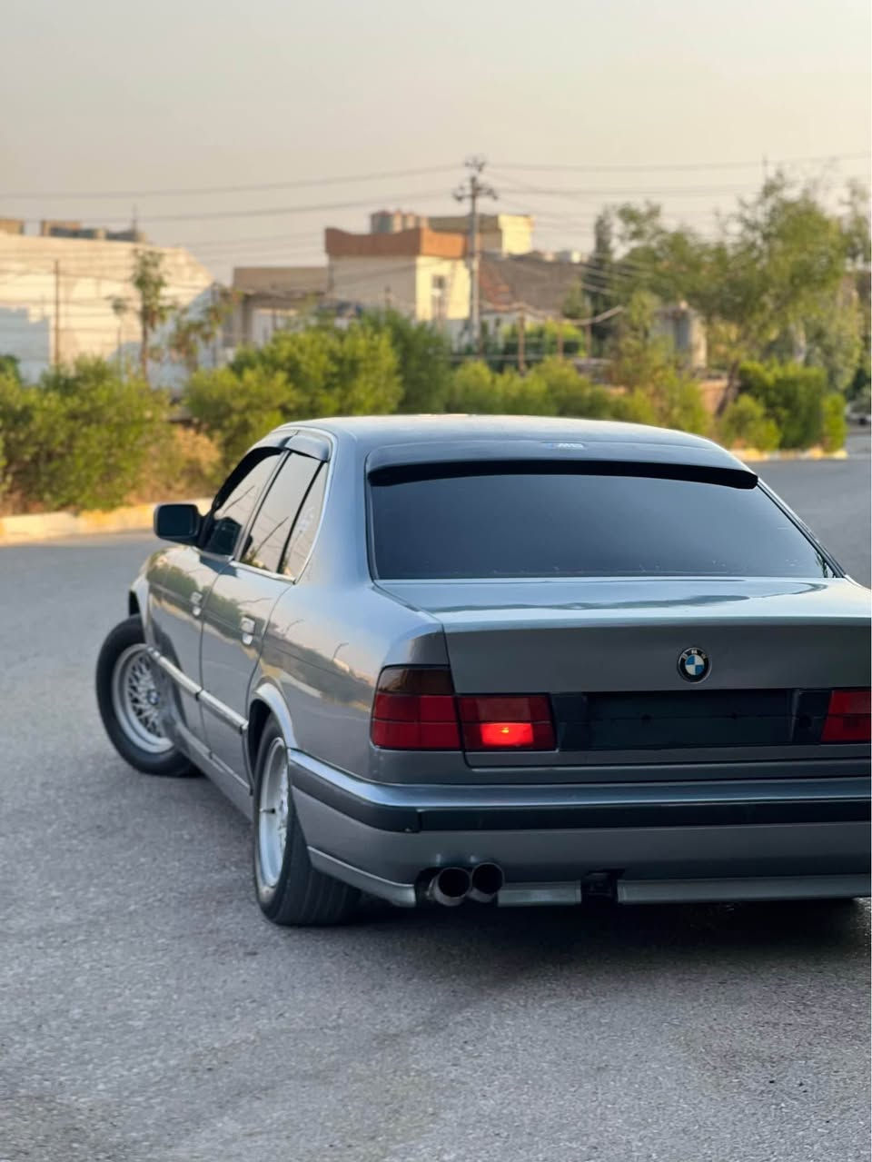 سەرەتا بەناوی اللە BMW525i مۆدیل 1991گێڕعادی ئاڕم پلاستیک هەولێر ماشااللە مەکینەی لەقوەتی خۆی بێزارە گێڕوو مەکینەو ئاڕموو ئەوەلیاتوو مووسووبڕاوەی بەشەرتە سەیارەکە زۆر پاک ماوەتەوە پشتوو پێشی کەپسەو بئ دەعمە  سەیارەکە تەبریتە بەڵام کۆمپئسەری جامە تەنجا کۆم پرئسەری دەوئ ناو فۆرمیکاو دووجام کارەباییە شاشەئای پادوو ئم پی فایەرە سەیارەکە کامل دەستکاریە تەنها بۆجوانی حیزام کراوەتەوەو سەقفی بئ سبووغە سەیارئکی تووندوو تۆڵەو کارەبایی گشت گیانی بەشەرتە چوار ویل حەسیری لۆکی لەژێرە  لایت ئەڵقەو دەعامی پشتوو پێشی ئمە یەک دنک غایسی نیە سەیارەکە ئی دەست ماڵان بووەو ئی دەست گەنجوو مەعرەزان نەبووە ماڵێکی جائیزوو ڕێکوو پئکە داوای ٤٠$مەعامەلەیەکی برایەنە لەشاری کۆیەم.
ژ.م(***********)
ژ.م(***********)واتس ئاپ ڤای بەر لەخزمەت گشت لایەک دام. أربيل, العراق
