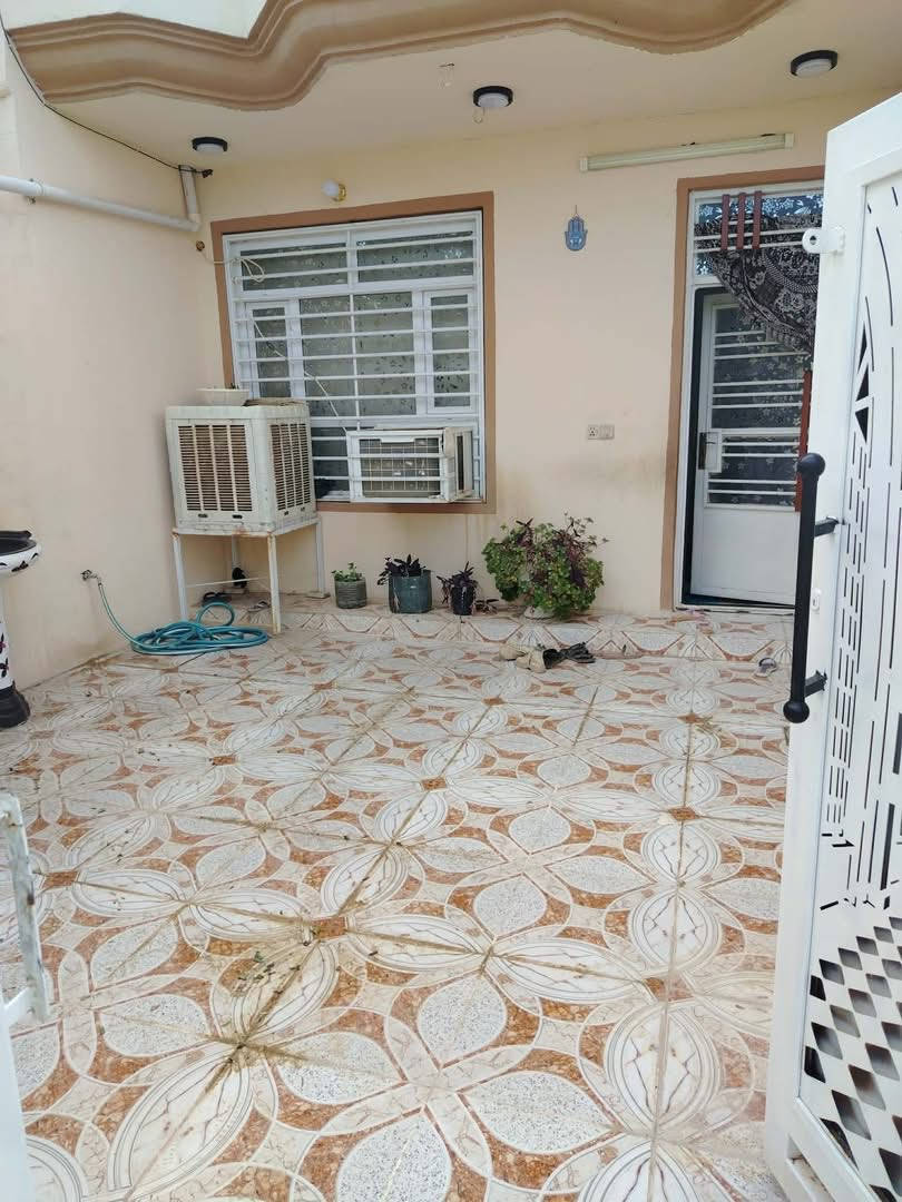 📍العنوان بختياري 2 شارع العصائب نهاية التبليط 
🏠بيت للبيع 100 زراعي 
🛑محتويات البيت رد كراج سياره استقبال مطبخ غرفة نوم وصحيات خارجي و داخلي طابق الثاني غرفة نوم بالكونه وبيتونه
💸السعر 32 و بيها مجال 
📞***********

