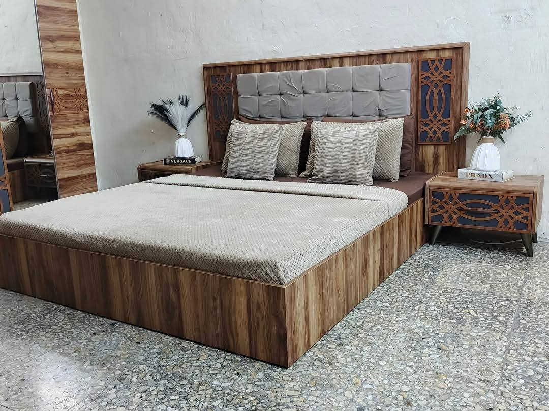 السلام عليكم غرفة نوم 5 قطع 
اشتريتها من الجشعمي من بغداد بمليونين 
رايدتها ب 900 وياها دوشك نوعية "المميز"
واتساب/***********
