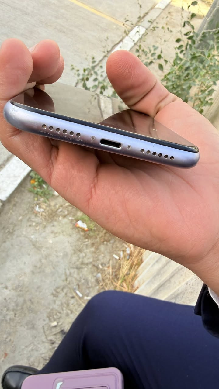 السلام عليكم ايفون 11 عادي ذاكرة 256 بطارية بطارية 77 بلادي مستبدل شاشه اصليه مال تفصيخ شرط الفحص وممئشر مكان بغداد. السعر 275 وبي مجال ***********
