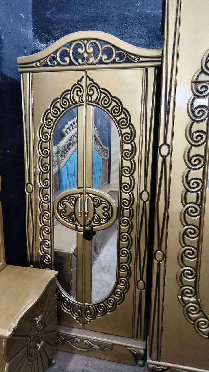 غرفة ٦باب ملحق موديل تركي شغل عراقي صبغ حراري اخت الجديدة مكان بغداد فلكة حي النصر سعر ٨٠٠ ألف يوجد توصيل ***********
