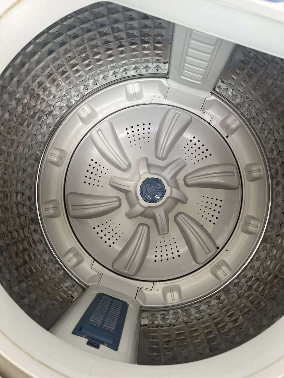 السلام عليكم
غسالة سامسونك نظيفة جداً مثل ما موضح بالصور مابيها اي عطل حجمها 10 كيلو السعر 100 وبيها مجال للتواصل *********** مكاني بغداد حي الجهاد
