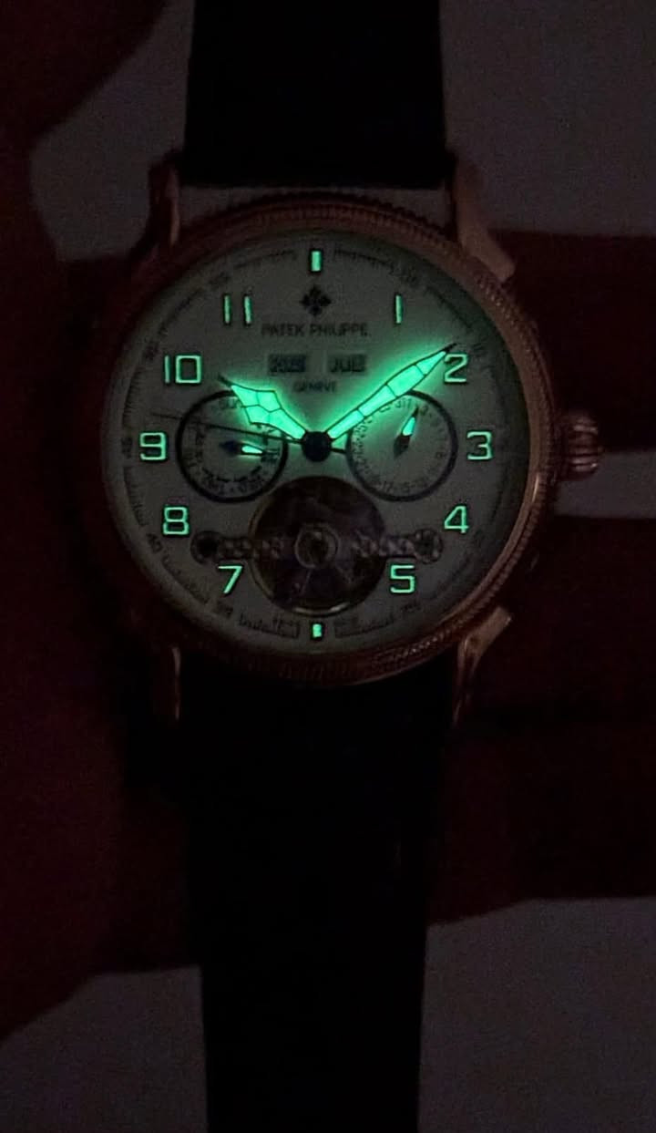 باتك فلب مال بالة موديل قديم وزنها ثقيل ضد الماء مكينتها اوتماتيك وتكويك تشتغل نظامين
غير مستخدمة نظافة ١٠٠٪؜ جديدة بالعلبة

قطر الساعة ٤٠ والسناتر شغالة كلها

طلاء ذهبي ثابت

السعر 75 الف مع التوصيل


**إذا كنت صاحب هذا الإعلان وتريد حذفه لأي سبب، رجاءا أرسل رسالة إلى الدعم الفني**