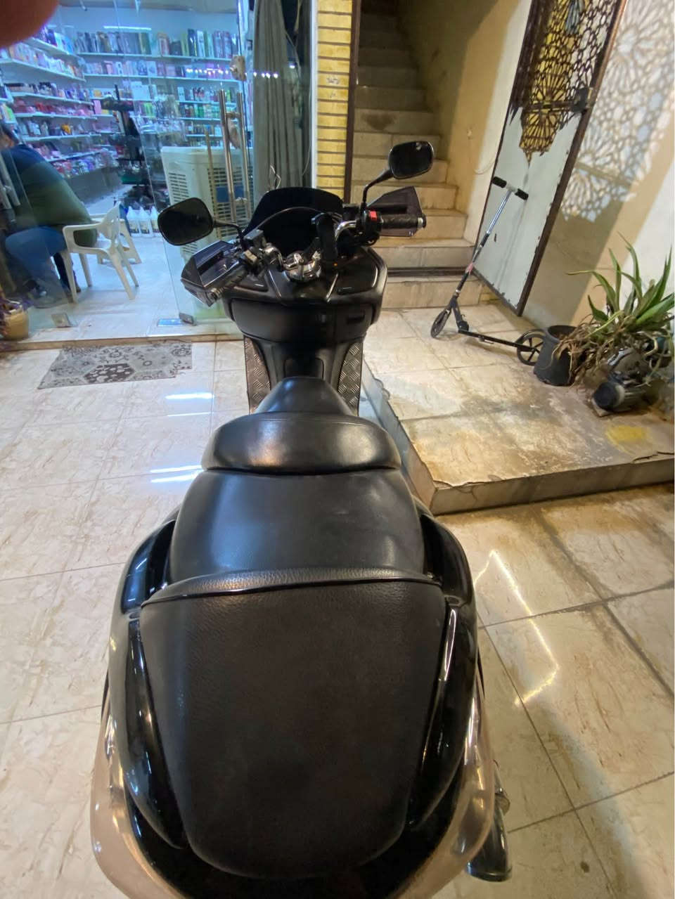 للبيع 
دراجة نوع Honda  0.9 فورزا 
محرك 250cc 
المواصفات 
محرك كبس شرط زائد نظافة 
نوزل جويتر بخاخ فول مواصفات 
مودت s.m.D.A  بيها اكثر من مود قيادة 
دراجة نارية كاملة متكاملة للتواصل 
*********** أربيل, العراق
