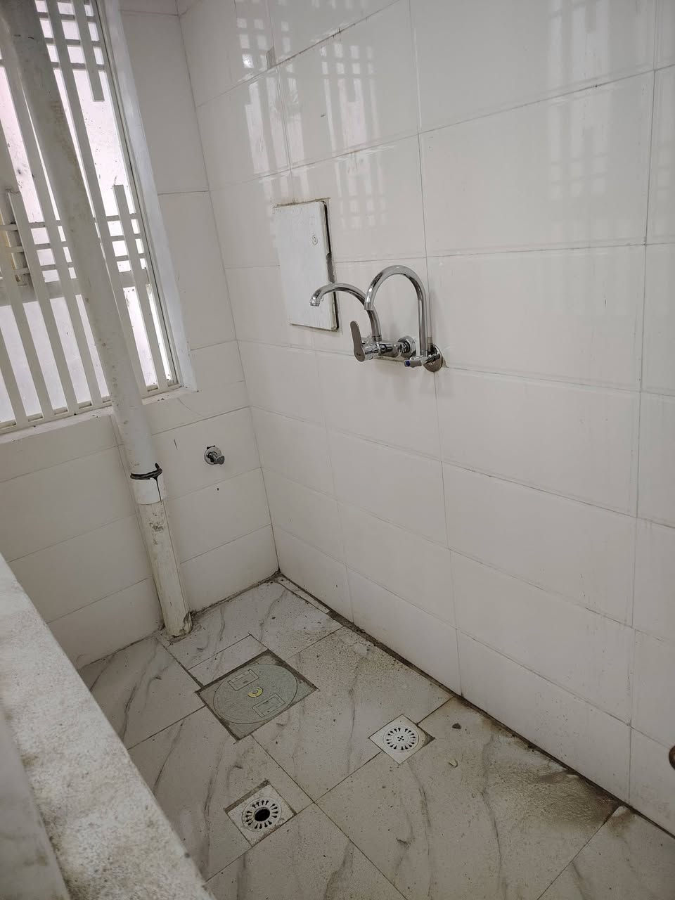 دار ٧٢ متر واقع حال ٥٠ بالسند.
العنوان كربلاء شارع مستشفى العباس الاهلي. طابقين طابوك كونكريت مسلح ٢ نوم واستقبال وصالة ومطبخ.
طابو زراعي سند ٢٥ إقرار محكمة.
للاستفسار مكتب قدم الخير.
***********
غسان الطرفي ابو محمد
