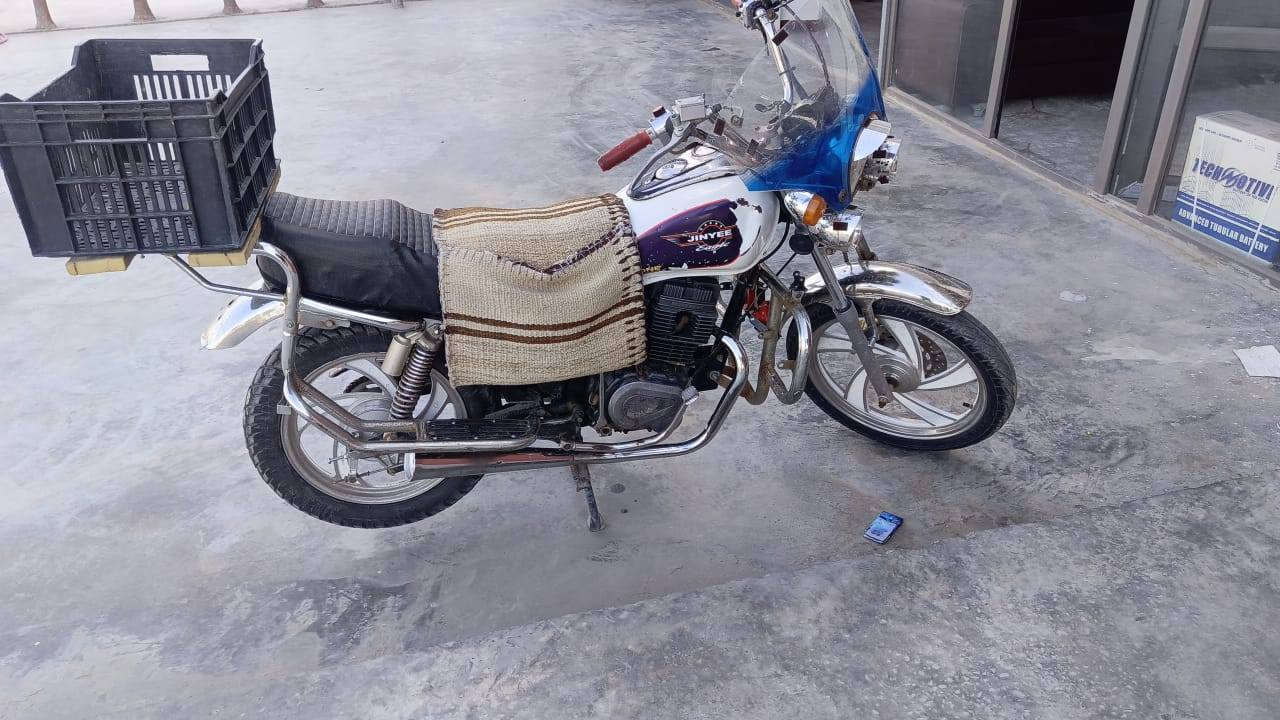 السلام عليكم دراجه جني للبيع موديل ١٥ كلها شغاله مابيهه اي نقص أوراق كامله مكمله من شاصي وكير ومكينه وجديده مامتعوبه نقصهه بس صفاحيه سعرهه ٥٠٠ وبيهه مجال قليل مكانها ديالى شهربان استفسار عل رقم ***********
