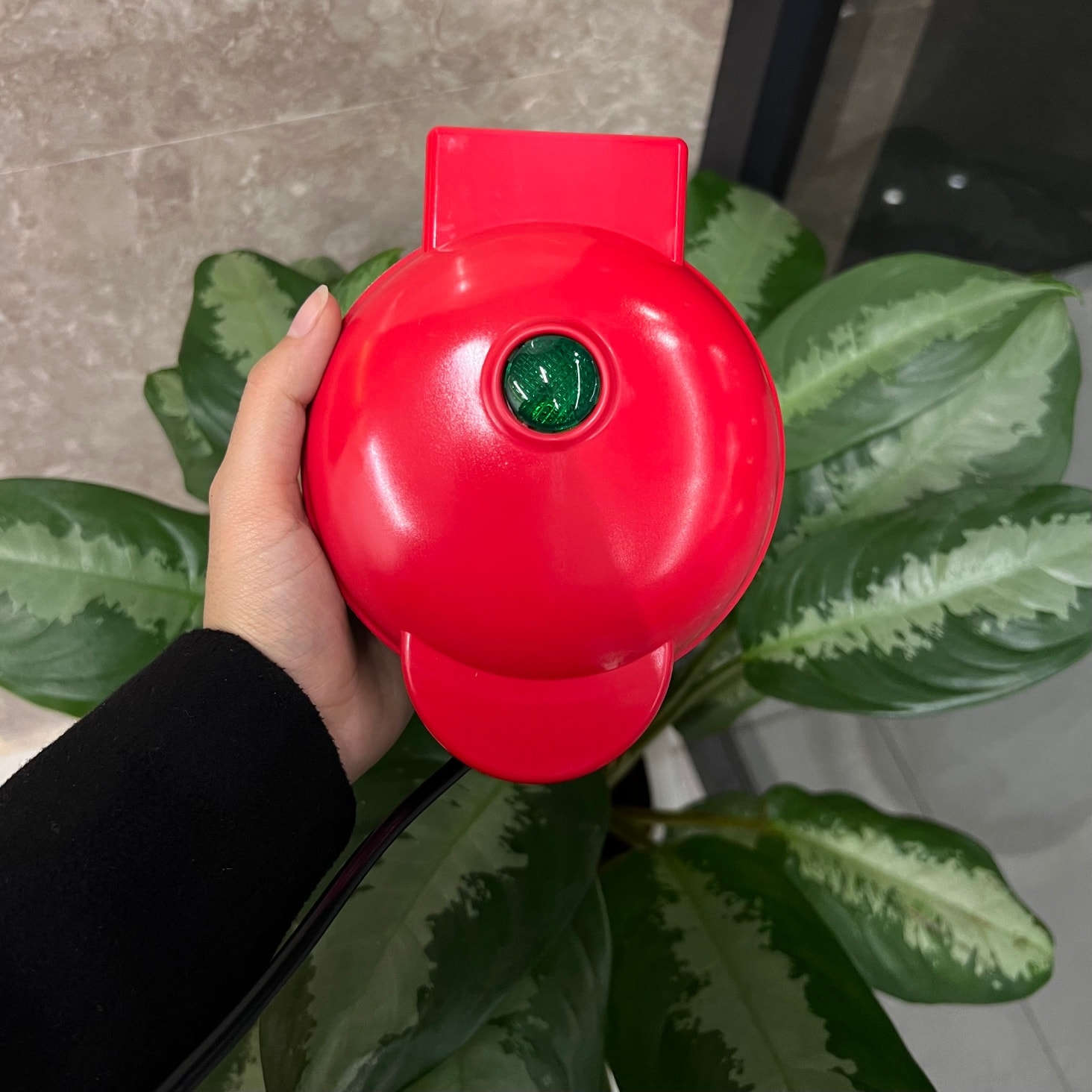 🧇 ماكينة صنع الوافل الصغيرة – متعتك اليومية بطعم مختلف! 🧇
دلّع نفسك وأهلك بأشهى وافل طازج خلال دقائق 😍
تصميم مدمج، أداء قوي، وسهولة استخدام تخليها خيار مثالي لكل بيت.
المميزات: ✨ حجم صغير وعملي – مثالية للمطابخ الصغيرة وسهلة التخزين.
✨ سطح مانع للالتصاق (PTFE) – تنظيف سريع وسهل بدون تعب...موجود.. 
✨ تسخين سريع ومتساوٍ بقوة 350 واط – وافل جاهز خلال دقائق.
✨ متعددة الاستخدامات – وافل، هاش براونز، بيتزا مصغّرة، بسكويت وأكثر 🍕🍪
✨ سهولة الاستخدام – شبّكها بالكهرباء وابدأ الطهي فورًا.
💰 السعر: 7,000 دينار فقط
🚚 التوصيل: 5,000 دينار لكافة محافظات العراق
📩 للطلب والاستفسار راسلنا خاص
⏳ الكمية محدودة – سارع بالحجز


**إذا كنت صاحب هذا الإعلان وتريد حذفه لأي سبب، رجاءا أرسل رسالة إلى الدعم الفني**