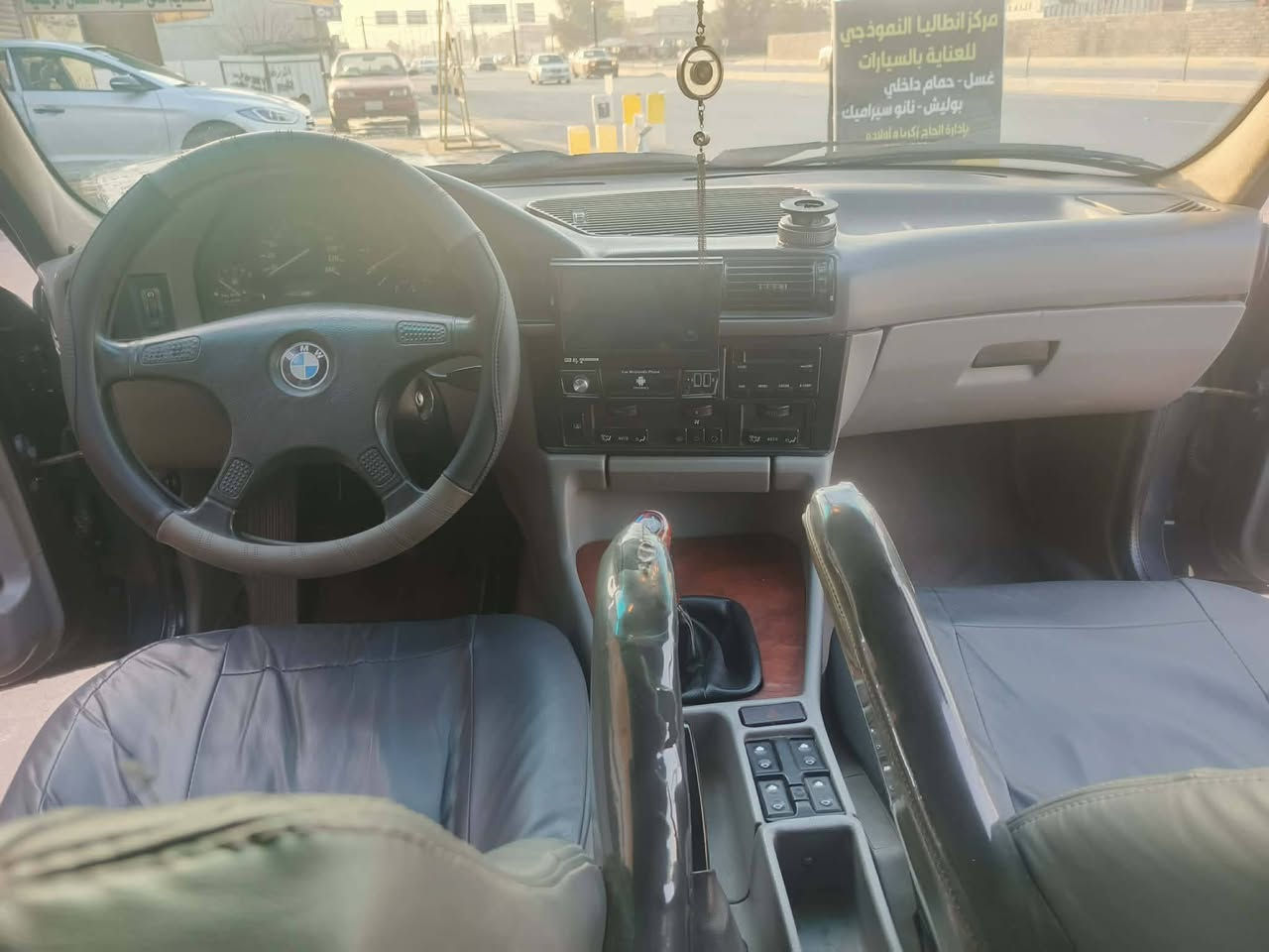 BMW
للبيع 
سته سلندر محرك مسكر 
موديل 1992 سنويه جديده 
جامات كهرب فول وايرمنيه شغاله كامل 
كير عادي حجم 520 
تنته سقفيه دشبول لونين كشنات جلد 
شاشه كامره اماميه كامره خلفيه 
طخم ويل جديد طخم تايرات جديد 
طخم دبلات كلو جديد السياره كدام العين 
السعر 65 
شرط التحويل 
الرقم ***********
