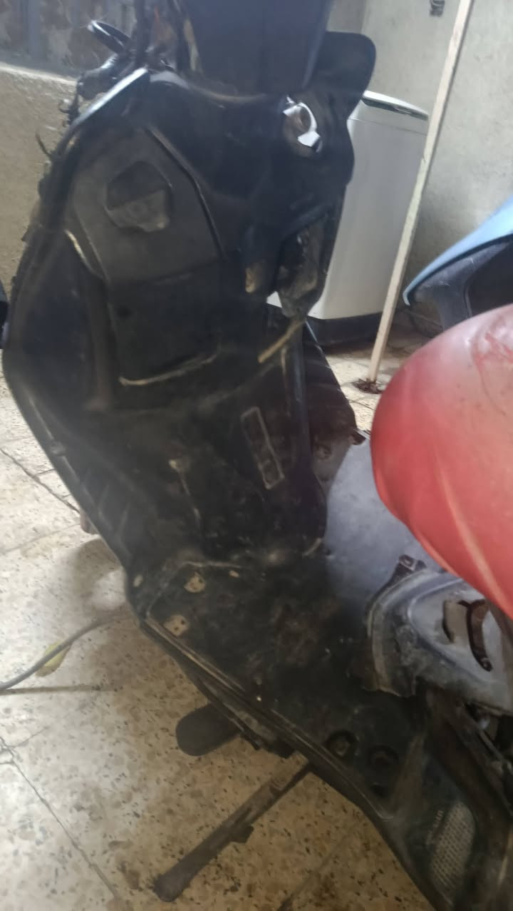 دراجه سكنس نثيه 140 ياباني كابرتير الدراجه كوم حديد بس تفاصيلها كتالي
ضفيره جديده مال تفصيخ
كفرات كامله بس بيهن كسورات موجوده اني فاتحهن
مكينه تجفيت جديد مضبوط وكم موجود سحب قوي 
الدراجه عطلها كهربائيات ناريه بيه تشتغل بس تكطع ومن تطفى يرادلك 10 يلا يشغلوها وايضآ الكابريتر تعبانه ابيع كوم حديد الي تفيده معروضه 250 الف بيها مكاتبه مكان الحريه الدولعي موجود واتساب ومازنجر رقم الواتساب ***********
