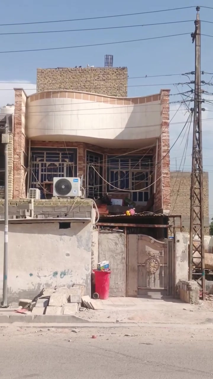 سلام عليكم بيت مساحه 125 طابو ملك صرف ك يحتوى 4 غرف ستقبال صاله مطبخ صحيات ***********
مستعجل عل بيعها سعر 145 بي مجال كفاءات شارع 100
