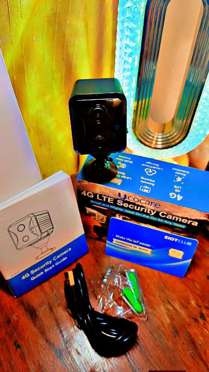 تُظهر الصورة كاميرا مراقبة ذكية صغيرة الحجم من طراز Ucocare LTE Security Camera، وهي مصممة للاستخدام الداخلي والخارجي وتأتي مع ميزات متقدمة للأمان. 
خيارات الاتصال: توفر الكاميرا مرونة في الاتصال، حيث تدعم العمل عبر شبكات 4G LTE باستخدام بطاقة SIM، بالإضافة إلى إمكانية الاتصال عبر شبكة Wi-Fi التقليدية.
الطاقة والبطارية: تتميز ببطارية مدمجة قابلة لإعادة الشحن، وتشير المعلومات إلى قدرات مختلفة للبطارية (مثل 2400mAh أو 3800mAh) توفر فترة انتظار طويلة قد تصل إلى 60 يومًا.


**إذا كنت صاحب هذا الإعلان وتريد حذفه لأي سبب، رجاءا أرسل رسالة إلى الدعم الفني**