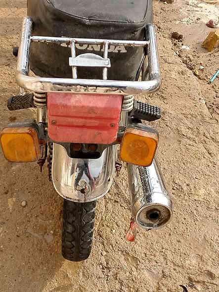 دراجه للبيع اوراق. وكيله بورمانه بسمي نقصه بس يرادله ترتيب لكهربايات دراجه مفتوحه سعره 650وبيه مجال
***********
