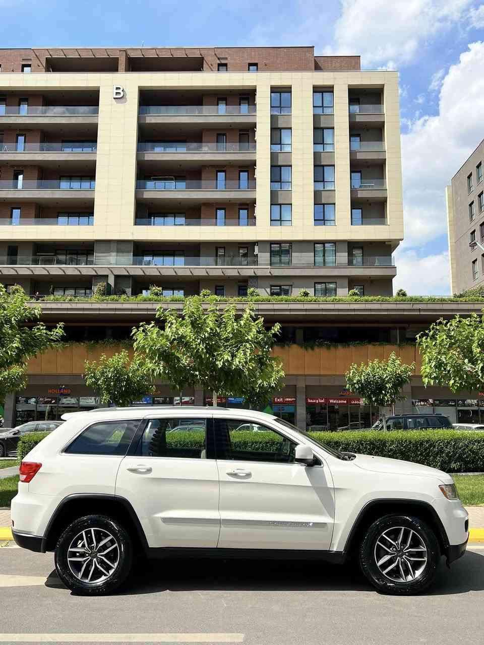 Jeep Grand Cherokee 2012
جیب لاریدۆ ٢٠١٢
مواسەفات
بەسمە 
دوو بەسمەی بیلاد
حاسە
کوشن کارەبا
دەبڵ ئەکسل٤×٤
هەموو گیانی لەسەر شەریکە ماوە
گێڕو مەکینەی بەشەرت نەکراوەتەوە
بێ بۆیاخ بێ سارد بێ پارچە گۆران
دەعمی بۆ دەعمی بە شەرت
بە ناوی خۆمەوەیە سەنەوی تا ٢٠٣٠ تازەیە
*********** whast app

