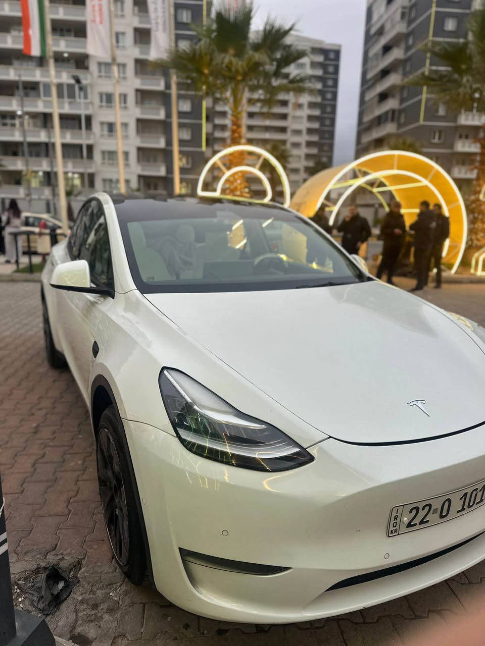 تيسلا y موديل 2022
‏✅  السعر 19000$ ✅
اللون ابيض 
لونك رينج السياره فول مواصفات 
دبل ماطور 
الشحنه الفول تمشي 500 كيلو واكثر 
ماشية 107الف كيلو يعني 67 الف مايل

راديتر بلادي شديتله اصلي 
السياره بيها قطعتين حادث امريكا وقطعه انصبغت اثر طخه عالشحن يعني صبغ دبي
صور الحادثه موجوده بالمنشور 
الايرباك راجع سيستم 
تخم تاير جديد او وياها القديم تخم درع احتياط
السياره وياها 3 كارت
شاحنه اصليه ويه السياره
السيارة اي نقص مابيه 
السياره داخله سيرڤس جديد ومتبدل دهن الماطورات الاماميه والخلفيه وبيها تقرير سلامة البطاريه 
السياره باسمي او رقم مميز ويه السياره
مكان السيارة اربيل 
اي استفسار عن السيارة مراسلة الرقم
*********** +واتس أربيل, العراق
