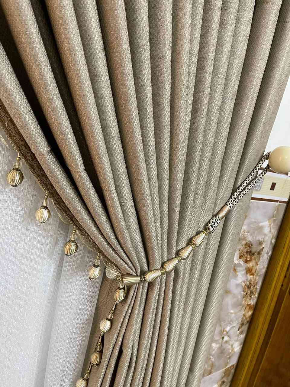 حرير نقش صدفي 🐚🎗️
متوفر بجميع الالوان والقياسات ♥️📏
كما يتوفر جميغ انواع ستائر الزيبرا ⚘️
رول دي كي جالوزي رومان بلاك اوت ستور دبل 🔳
كذلك جميع انواع السكك المنيوم ويفي عظم عاج بنل فلات 
ريموت دور بجميع الانواع 🚪
كادر توصيل وتثبيت في جميع المحافظات 🚚🔧
للمزيد عبر الواتساب *********** عباس الطائي 📱
