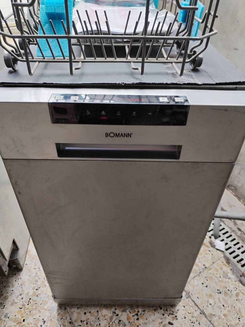 غسالات صحون نوع بومان الماني جدد ما مستعملات مواصفات مذكوره بداخل الفيديو عنوان بغداد قرب حي أور وتوصيل بس بغداد
***********
