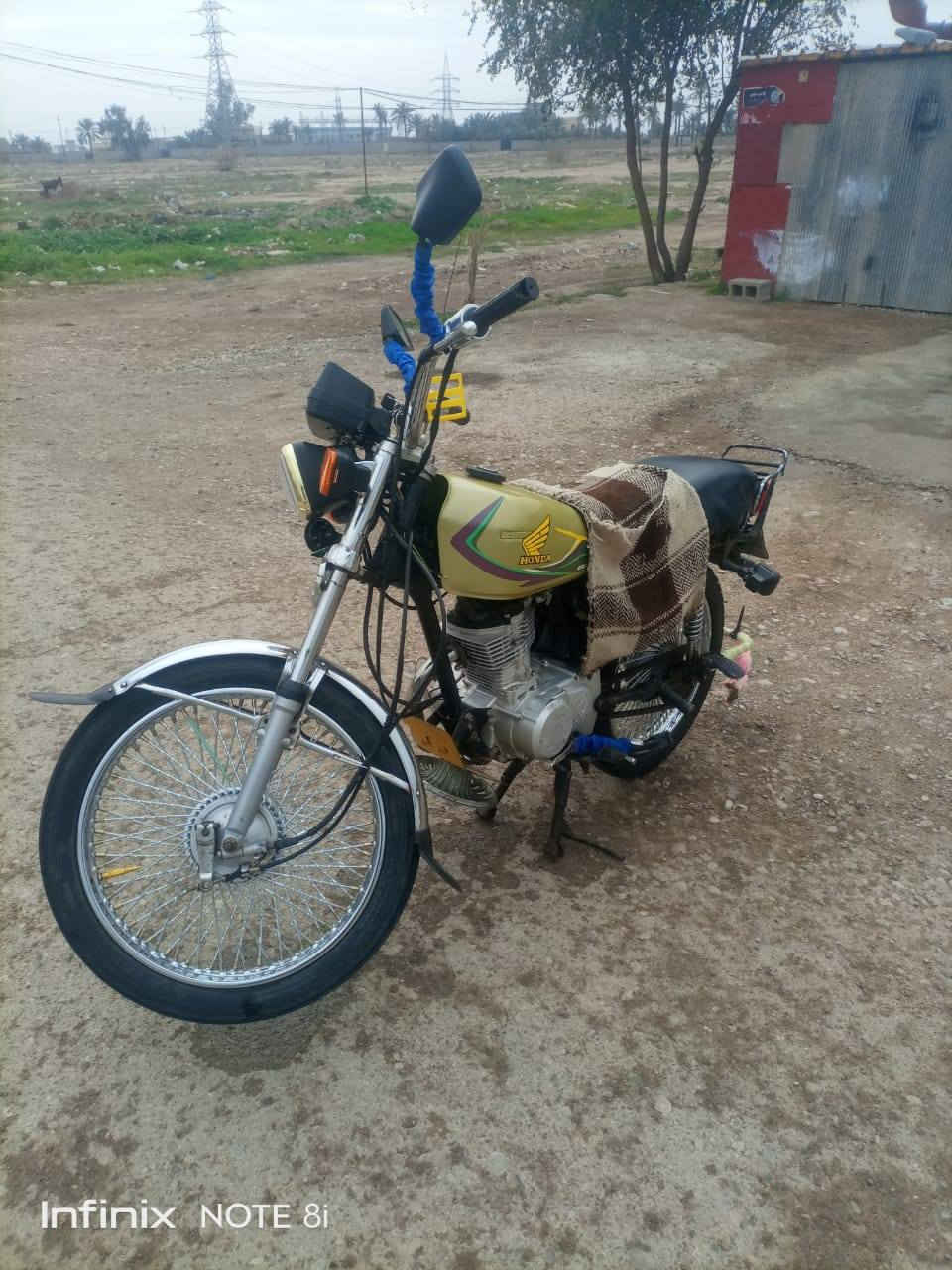 السلام عليكم
دراجه ايراني تايكر مديل 19 
دراجه نضيفه جداً مال جناي مكينه ما ممدود عليهه سبانه مكينه ما مفتوحه جديده شلعه ومعدل الدراجه جاهزه من كل النواحي كهربائيات كلهه شغاله مابيهه اي نقص
السعر 350 وبيهه مجال 
مكان الدراجة الغالبية حي الأكراد 
***********
‏‪***********‬‏
متوفر واتساب
