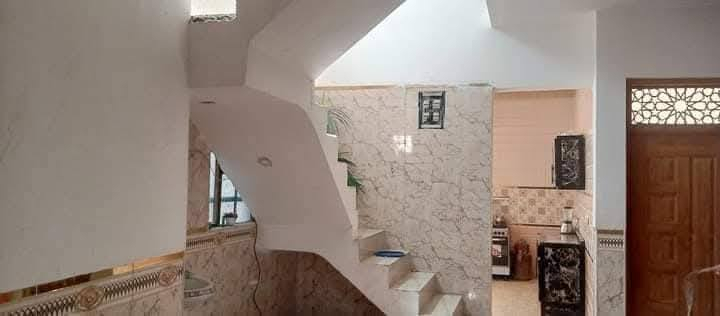 سلام عليكم دار للايجار في منطقة الدوانم مجاور شرطه الخامسة
مساحه 200 متر 
يحتوي عله 2 نوم هول كبير مطبخ كبير ستقبال كبير 
خدمات صحيه خارج داخل 

         الاستفسار  اتصل        سعر الايجار 400

          ***********
