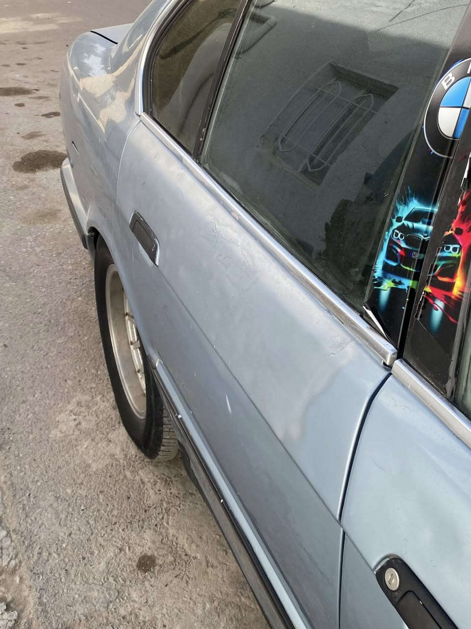 السلام عليكم  bmw525 بلاد  مسكر فانوس. مديل ٩٤مكفول كير ومكينه    سياره خير من الله. رقم بغداد باسمي.  داخل جلد نضافه ٨٠٪؜  عليه زوج تايرات امامي قبل سبوع مشدودات. والخلفي نص عمر  كهربائيات كله شغاله. ضفيره مملعوب بيه ابد  بلاديه  سياره جاهزه   
نواقصه 
راديتر تبريد مزروف والكمبريسر جديد امريكي توه مشدود 
صدر خلفي 
وملاحضات بيطه بلكشر دحجات ترجع بارد بلقبق مال صندوك وبلباب  الخلفي  صفحه السايق مبينه بلصوره 
سعره ٦٠ وبيه مجال 
عنواني بغداد زعفرانيه 
رقم بيه واتساب 
***********
