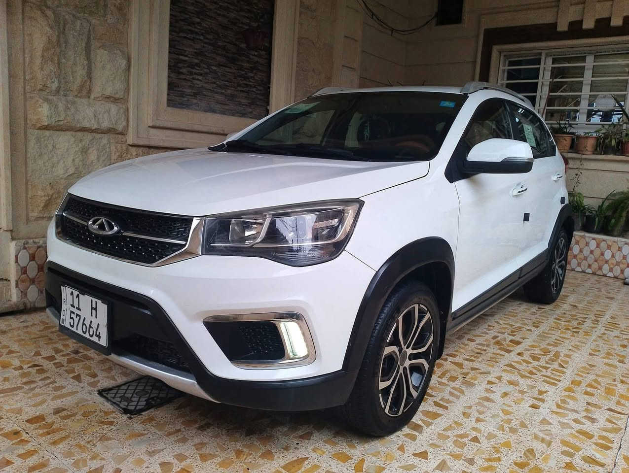 شيري تيكو 2 برو موديل 2018
السيارة حرة  رقم بغداد انكليزي صاحبها بالموصل تحويل أو وكالة ...كابون بانزين ماستر...
سيارة جديدة مكفولة كفالة عامة من كلشي جاهزة 
محرك 1500 دبل نوزل 
كير ميكانيكي 6 نمرات
ماشية 60 الف
كشنات جلد لونين
تبريد ممتاز
 شاشة اندرويد أصلية حساس خلفي ولدات امامية
تحكم ستيرن جهتين واشاير بالمري...ويل كروم وبيها 
مواصفات بعد
السعر النهائي90
للاستفسار ***********
