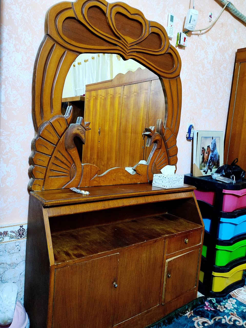 سلام عليكم غرفة لبيع خشبة نضيف وحلو سعر 250 وبية مجال ***********
