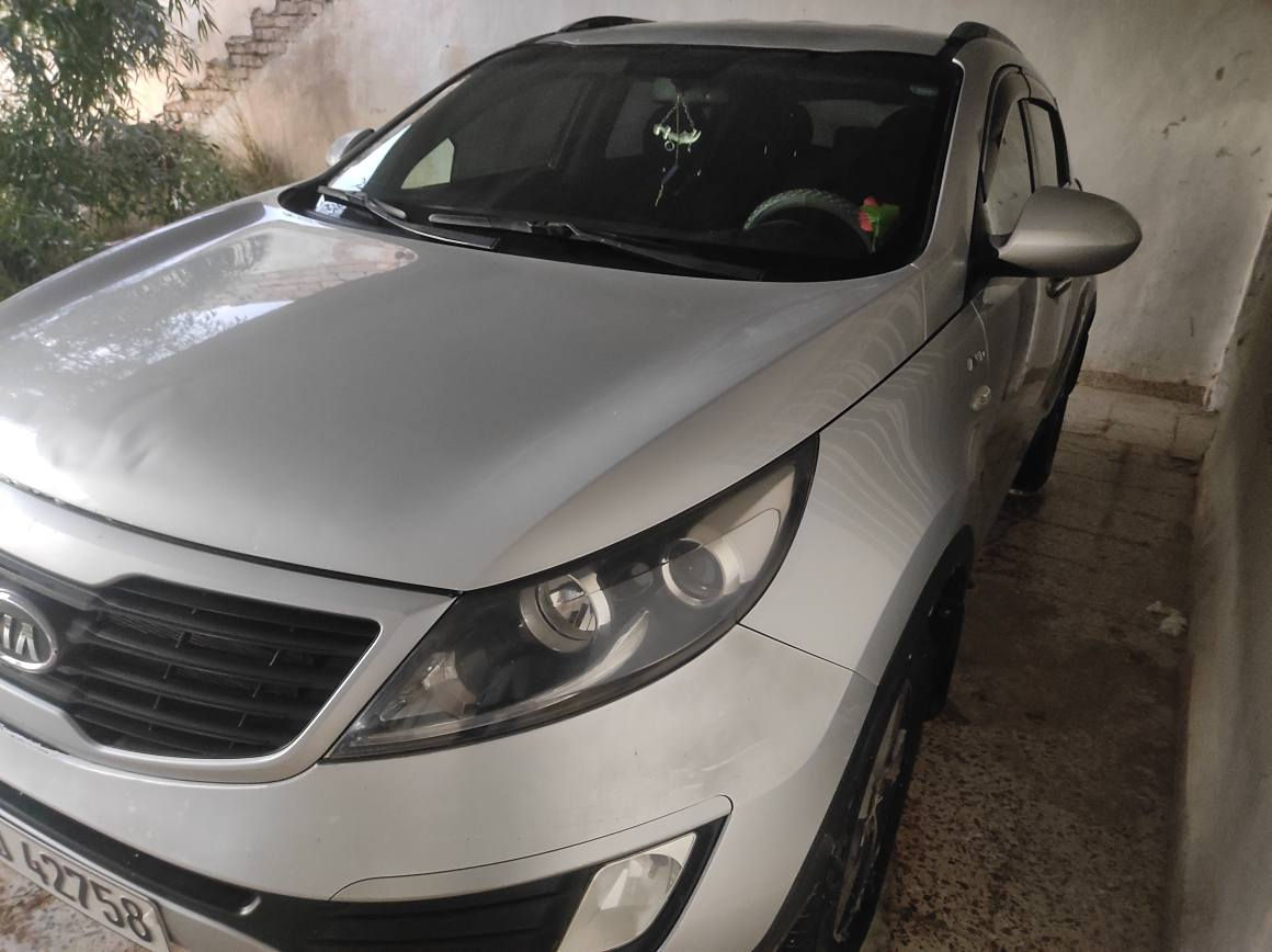 كيا سبورتج خليجي 2400 اربيل رقم نكليزي مالكها ديوانيه مكفوله من الصبغ والبارد سلفر للاستفسار اتصال *********** بيع او مراوس بسورنتو ابيض خليجي 6سلندر 14 ديوانية, القادسية

