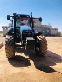 نيهولند الحجم 115 موديل 2000 السعر 30التصال07819169614