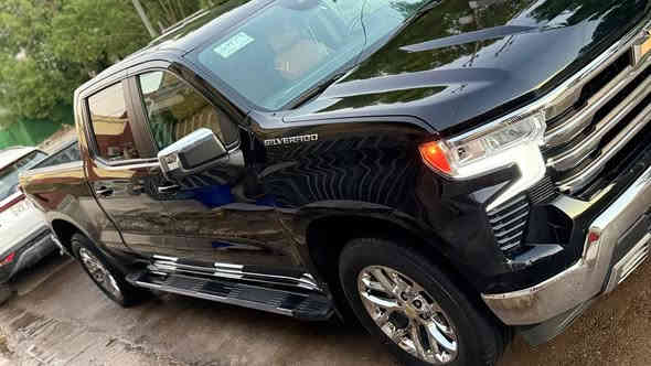 للبيع او مراوس  سلفرادو موديل 2024 فئة LT تفاصيلها كالاتي :
- محرك 2.7 توين توربو غني عن التعريف شلعةً موطبيعية صاروخ واقتصادي وعملي جداً
- بچم الـ LT لايت فول زينون عالي وناصي وليد 
- ويل كب حجم 20 جمالية ورزانة بالمشي 
- شاشات كبيرة وسطية ودشبول ديجيتال مال تاهو 
- تطعيم صاجات وفورميكا ملكي انيق جدا
- فول تحكمات ستيرن أوامر صوتية كروز سرعة دركة ستيرن جلد خياط يجي بالـ LT وفوك 
- رادار حراري داتا شو يميز مرور بشر او سيارة او حيوان مع اوتو ستوب وخروج عن المسار وقيادة ذاتية مع ابل كار بلي واير ليس ووظائف متعددة
- كشن كهرباء تدفئة بالكشن منافذ تايب سي 
- تبريد شاشة مناخين منفصلة 
- بصمة ابواب وتشغيل وتشغيل عن بعد
- باب البودي تفتح كهرباء 
- غلاف بودي نوعية فاخرة بلادي من الشركة
- لانه 2 ويل شلعة صاروخ واقتصادية بالبانزين
- بعد مواصفات هواية يطيل ذكرها 
- حادث السيارة بنيد مبدل بلادي بدون صبغ 
- ميكانيك وكهربائيات كفالة عامة مطلقة
- دخول جديد  
- رقم فحص *********** مكان بغداد حي الجهاد السعر ٢٦٠
