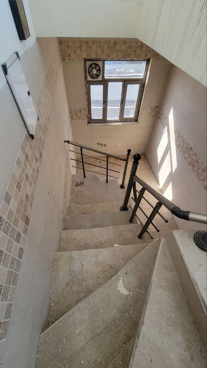 للأيجار في السيدية ترهم عائلة او طلاب
شقة مساحة 55 متر 

تحتوي على 
غرفة 
وصالة
ومطبخ
وخدمات
الايجار ٦٠٠ الف  

التواصل 
***********
