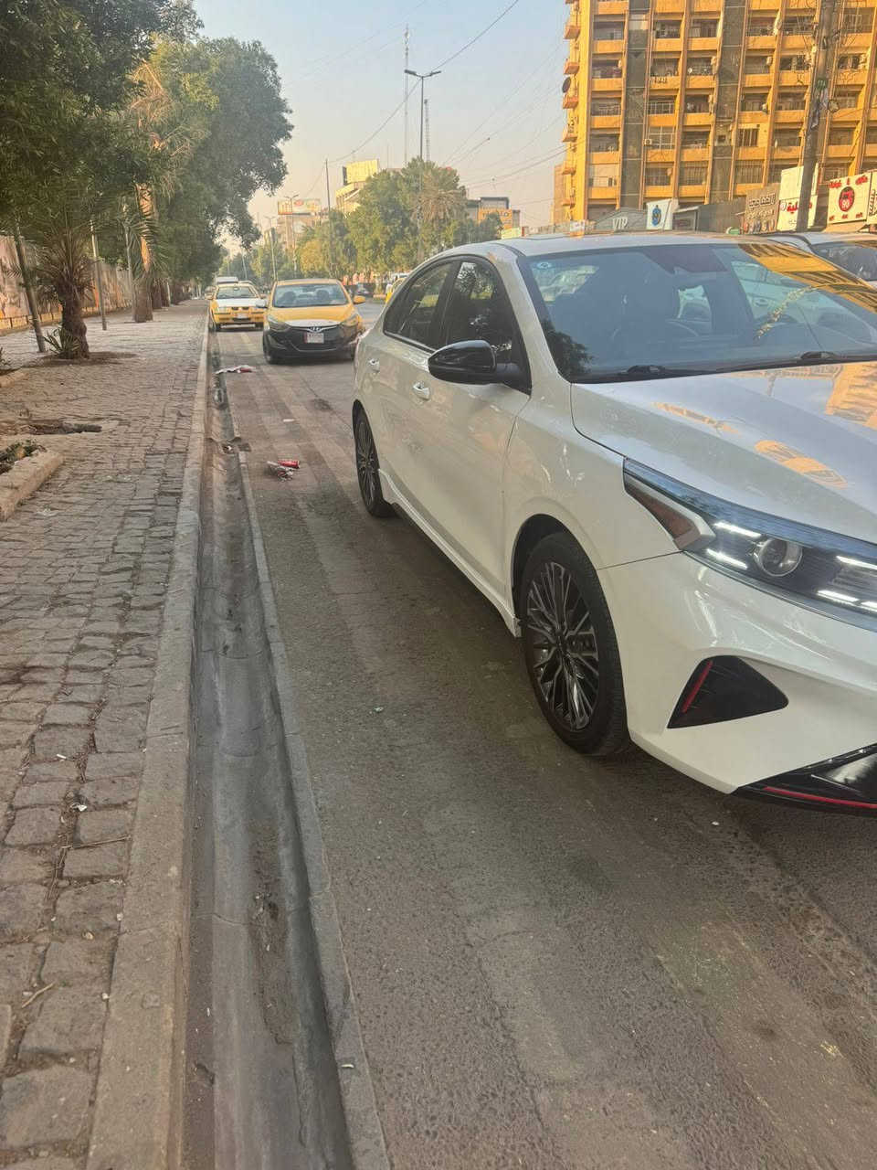 السلام عليكم ورحمه الله 
كيا فورتي  موديل ٢٠٢٣ 
سياره فول مواصفات جي تي لاين 
رادارات أماميه وخلفيه
ورادر مريئ 
سياره بصمه وفتحه وتشغيل عن بعد 
ماشيه ٥٥ ميل 
وارد أمريكي 
مكينه ٢٠٠٠دوش
صور الحادث موجوده كدامكم 
السعر ١٧٢$وبيها مجال 
الاتصال ع هذا الرقم *********** 
مكان 
بغداد
